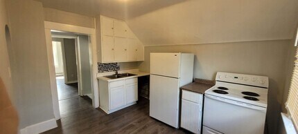 Building Photo - 414 9th Ave
