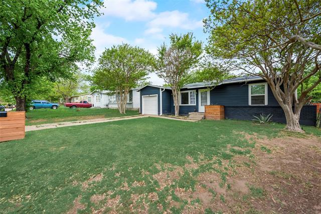 Building Photo - 228 E Oak Dr