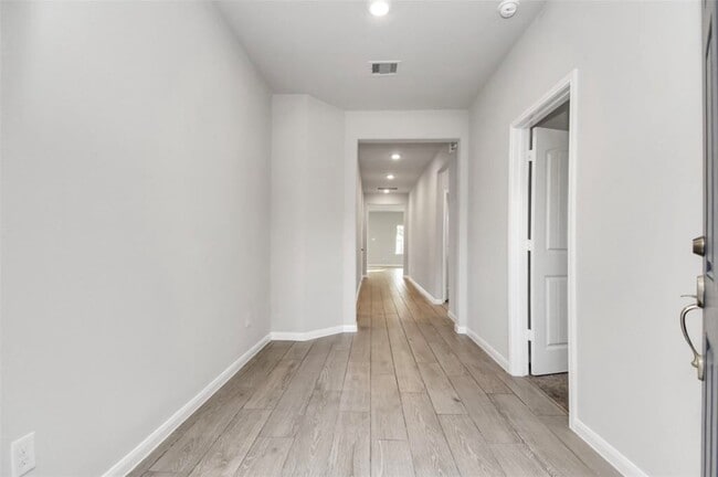 Building Photo - 2131 Levant Ln