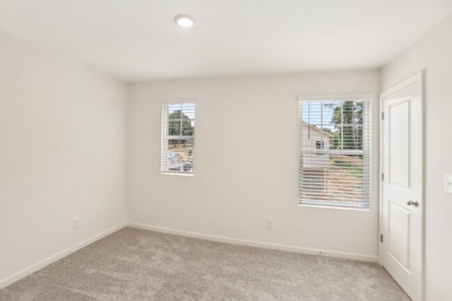 Building Photo - Stylish 3BR/2.5BA Home in Grey Hawk Community | $2,500/Month