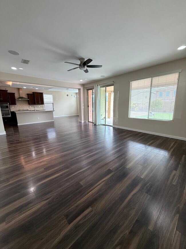 Building Photo - 9519 W Fallen Leaf Ln