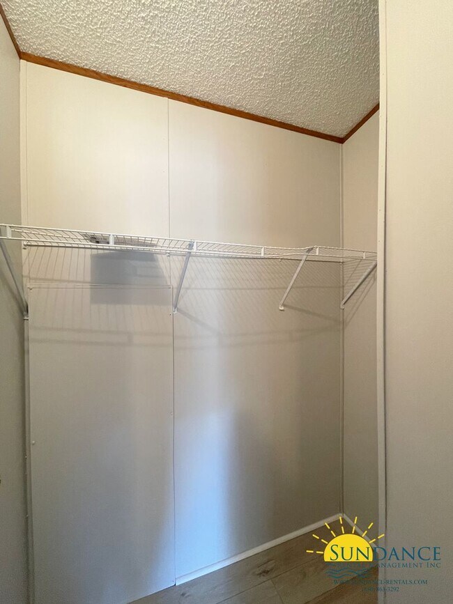 Building Photo - Great 3 Bedroom Mobile Home In Fort Walton...