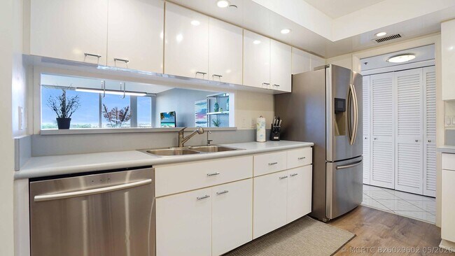 Building Photo - 4750 S Ocean Blvd