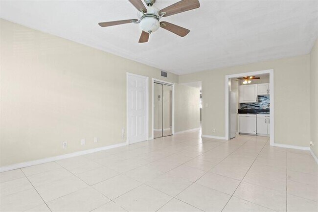 Building Photo - 751 Pine Dr