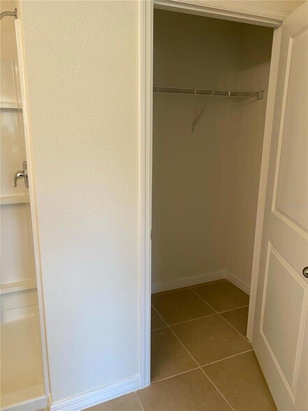 Building Photo - 2961 NE 43rd Rd