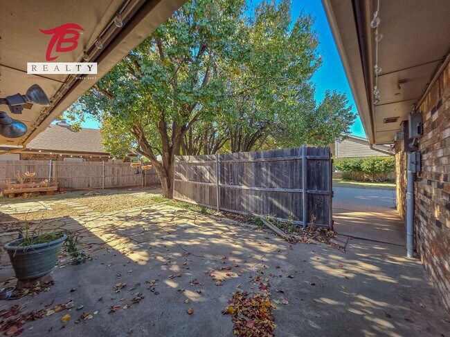 Building Photo - 6811 Lyrewood Ln