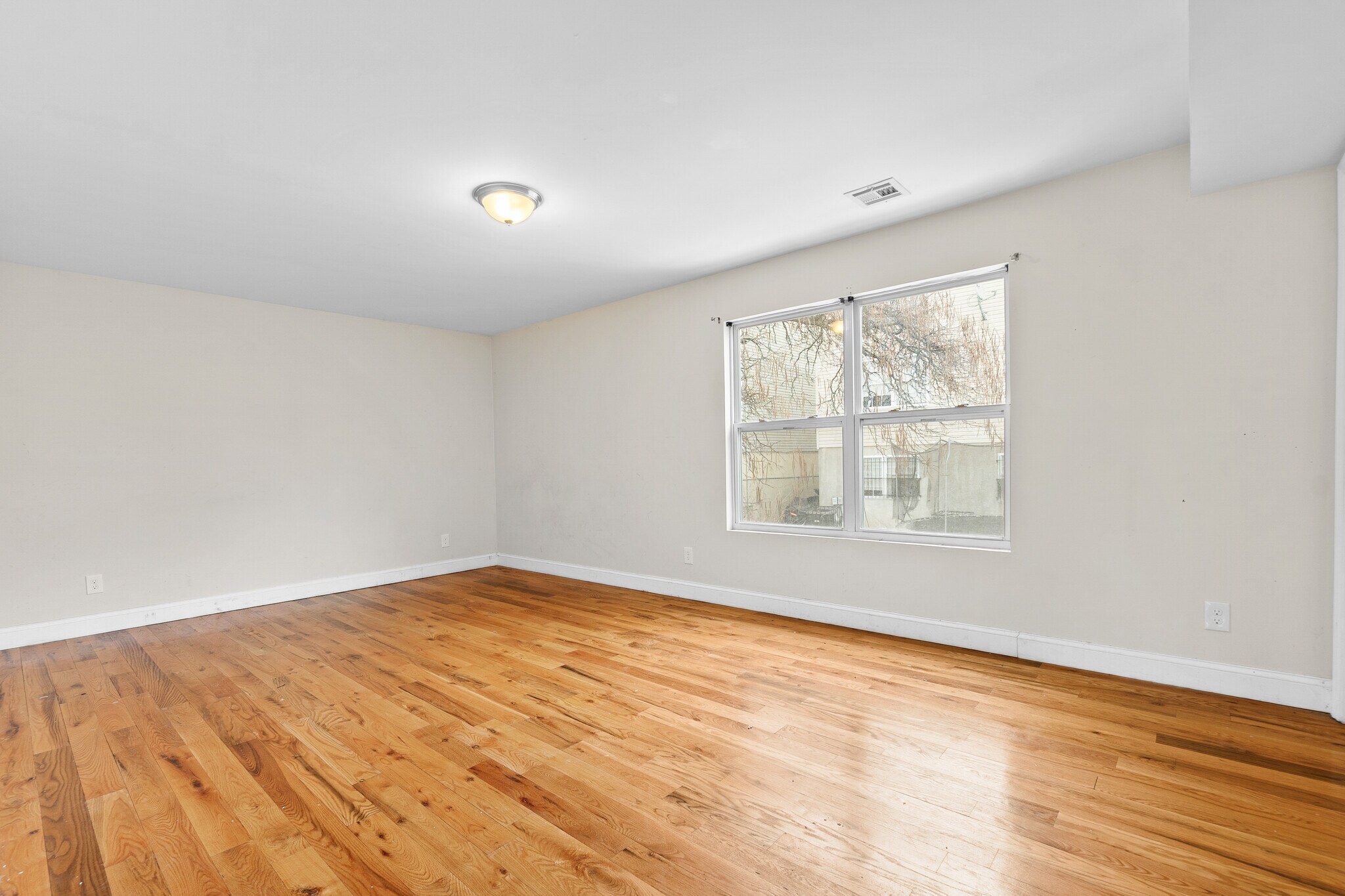 Building Photo - 270 S 20th St