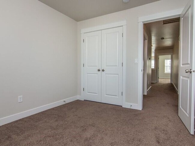 Building Photo - North Salt Lake 3 bed, 2.5 bath, Garage