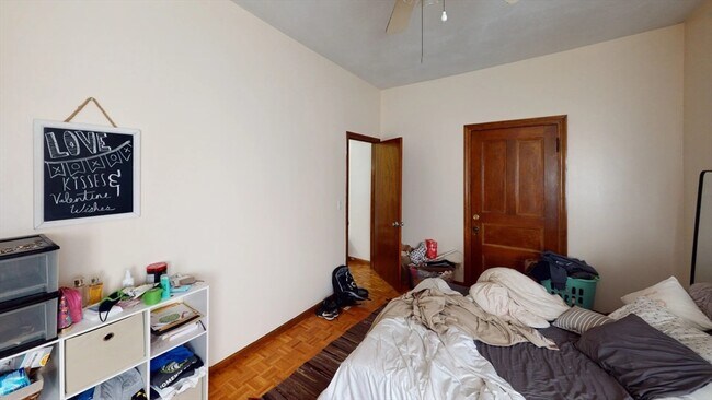 Building Photo - 240 School St