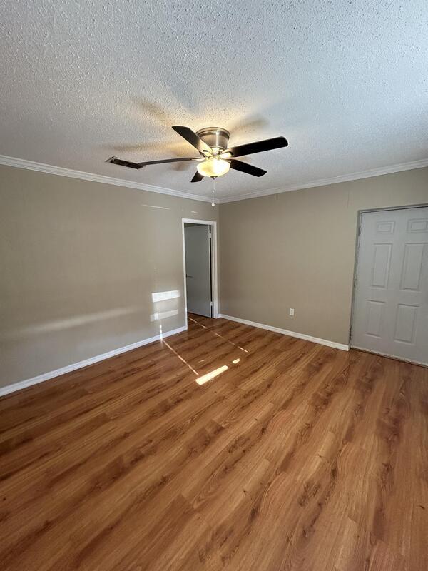 Building Photo - 307 Spring Ln