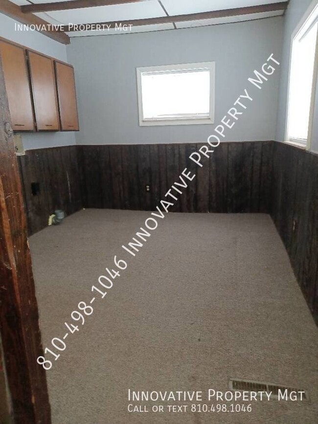 Building Photo - 1124 W Bergin Ave