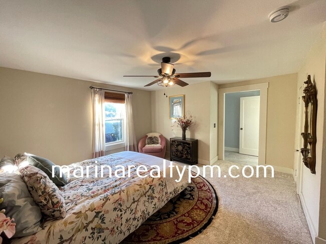 Building Photo - Welcome to this stunning 3 Bedroom 2 Bath ...