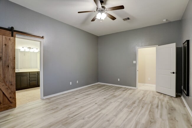 Building Photo - 632 Pedernales St
