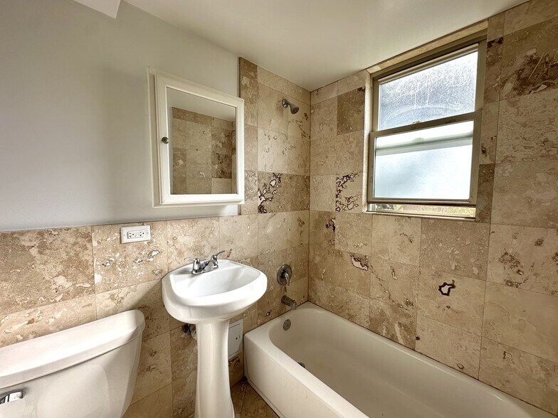 Building Photo - 7628 N Milwaukee Ave