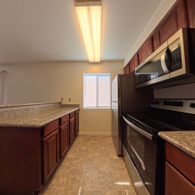 Building Photo - Gated Community | Close To The Strip | 2nd Floor Unit