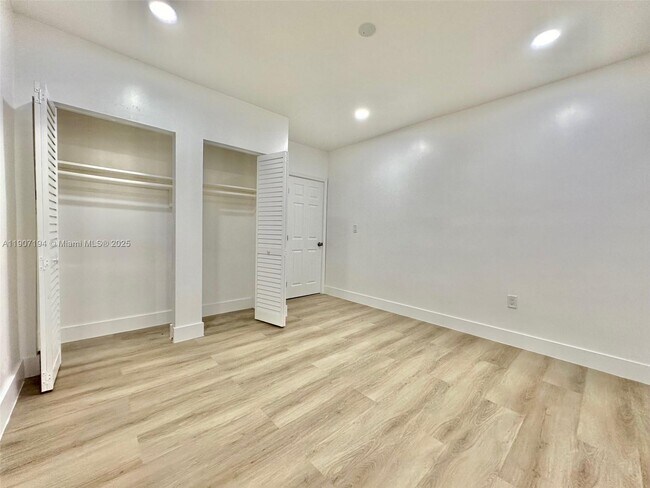 Building Photo - 5545 N Miami Ave