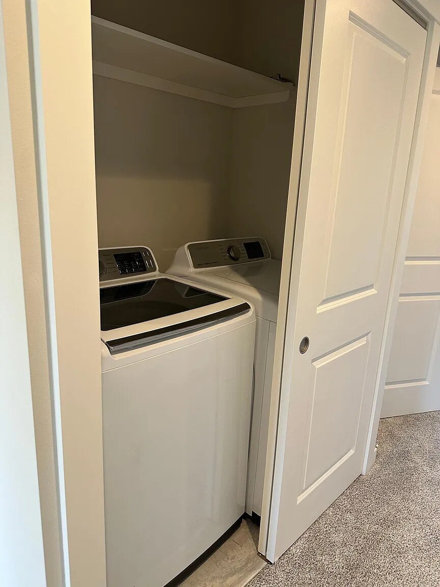 Building Photo - 910 Poplar Ave