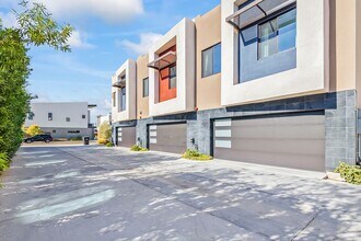 Building Photo - Luxury Townhouse For Rent in the Heart of Scottsdale!