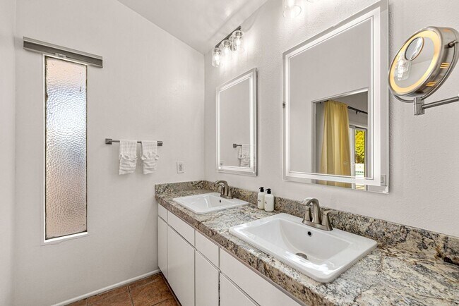 Building Photo - Sunnyside House with Pool in Palm Springs (Monthly Only - No Long Term)