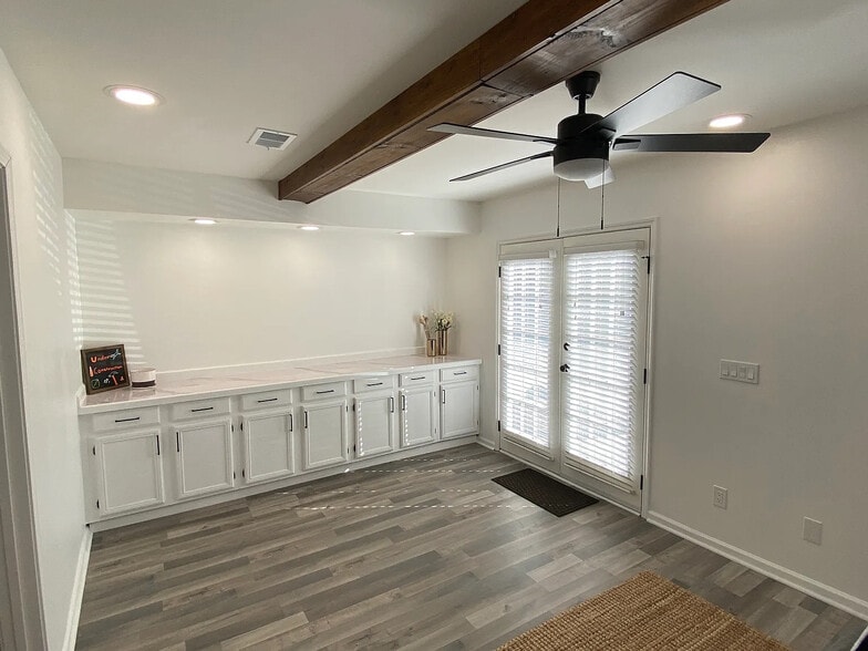 Building Photo - Room in House on Parkside Dr