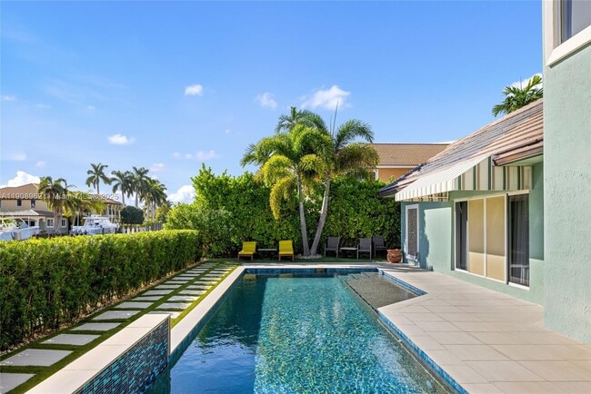 Building Photo - 70 Bay Colony Ln