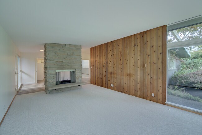 Building Photo - 8241 45th Ave NE