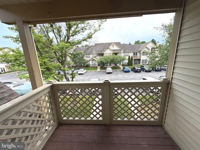 Building Photo - 1512 Foxmeadow Cir