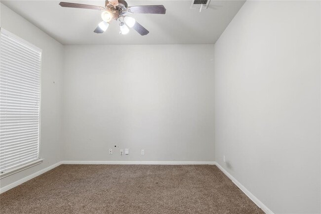 Building Photo - 3807 Links Ln