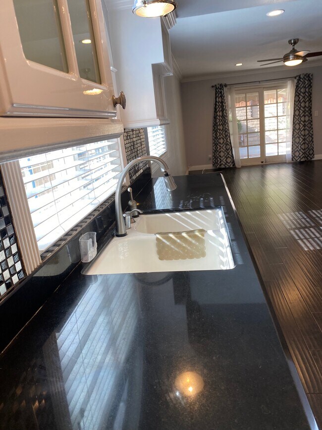 Building Photo - 20947 Hackney St