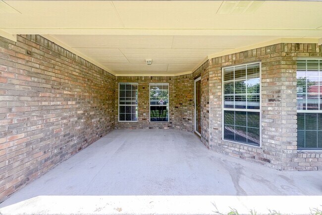 Building Photo - Available NOW!!!! This charming 1 story, 3...