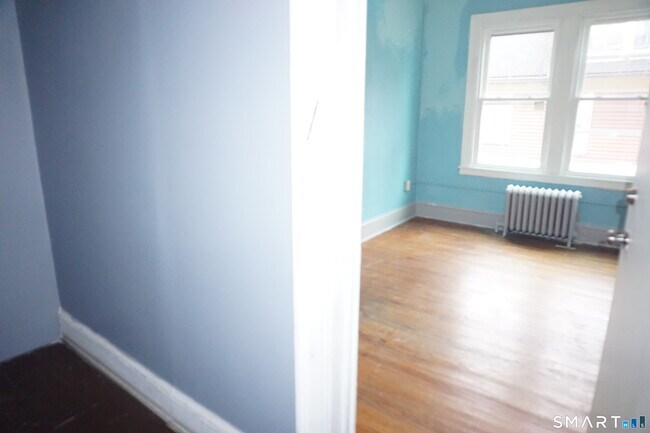 Building Photo - 472 Prospect Ave