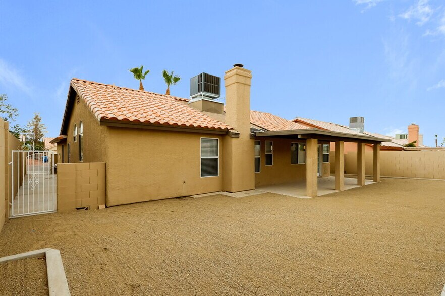 Building Photo - 922 Strider Dr