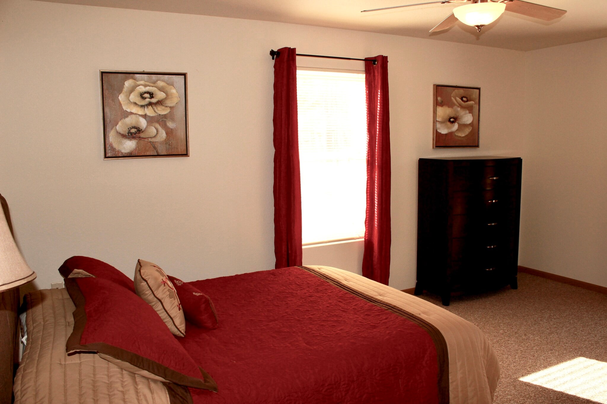 Building Photo - 2440 Southwoods Dr