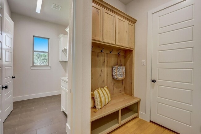 Building Photo - 1007 Meadow Wood Ter