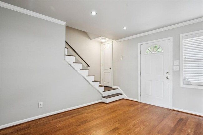 Building Photo - 2825 Ne Expressway Unit O2