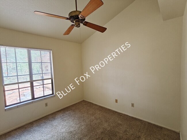 Building Photo - 131 E Horizon Cir