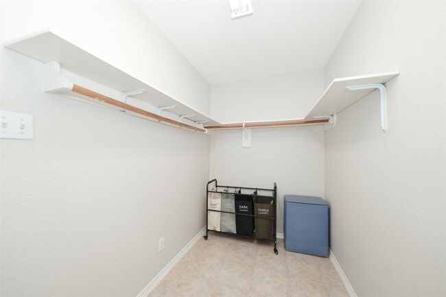 Building Photo - 6210 Fawnlake Dr