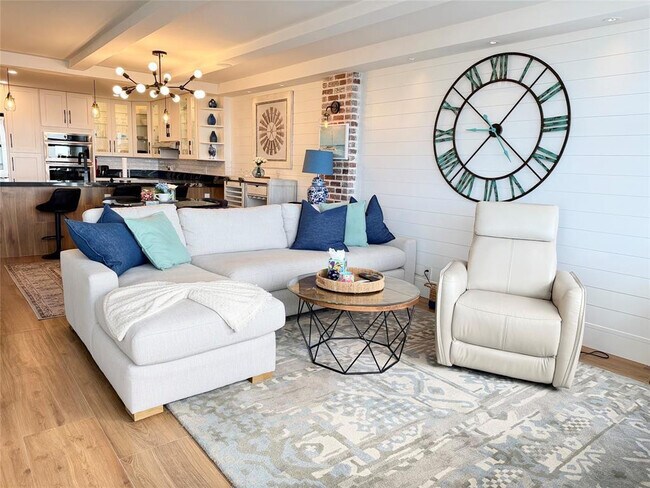 Building Photo - 800 SE 20th Ave