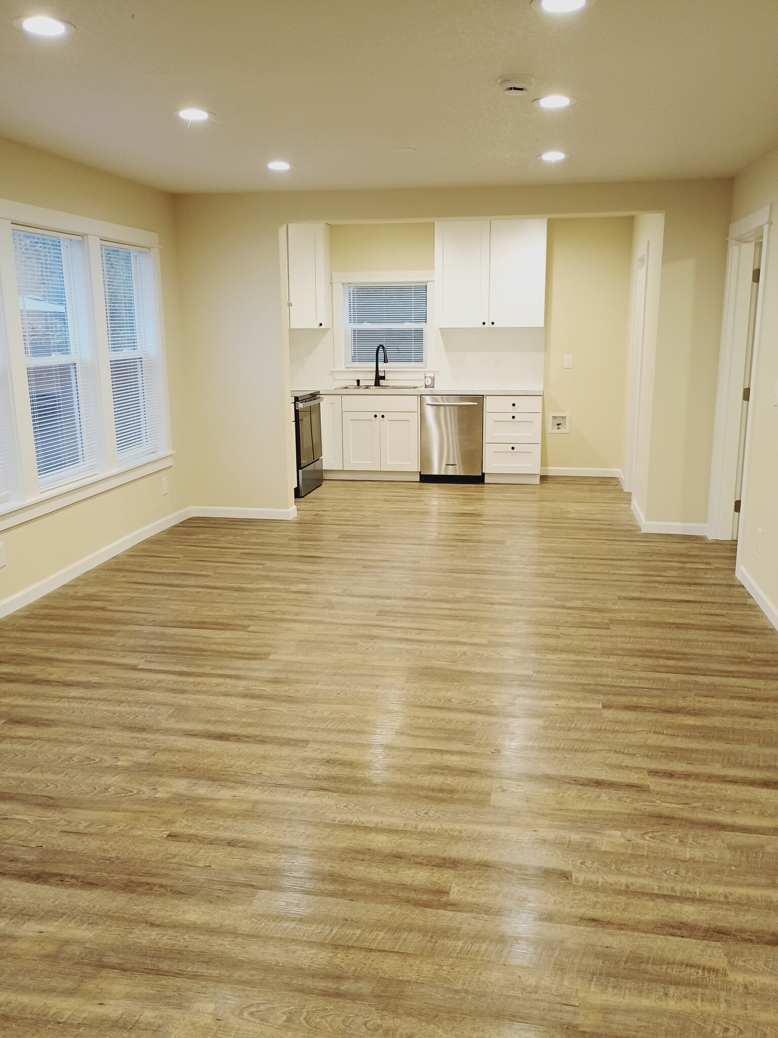 Building Photo - 642 Weed Ave