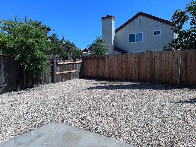 Building Photo - Beautiful Laguna Pointe home.