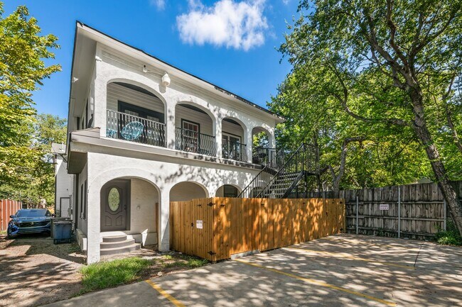 Building Photo - 5624 Eastside Ave