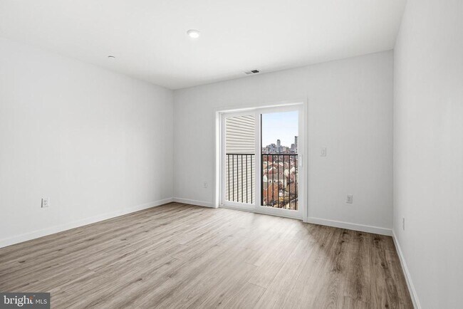 Building Photo - 915 N Broad St