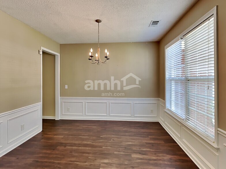Building Photo - 507 Keeneland Ave