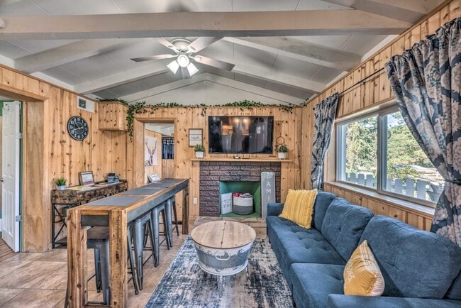 Building Photo - 110 Pippin St