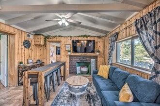 Building Photo - 110 Pippin St