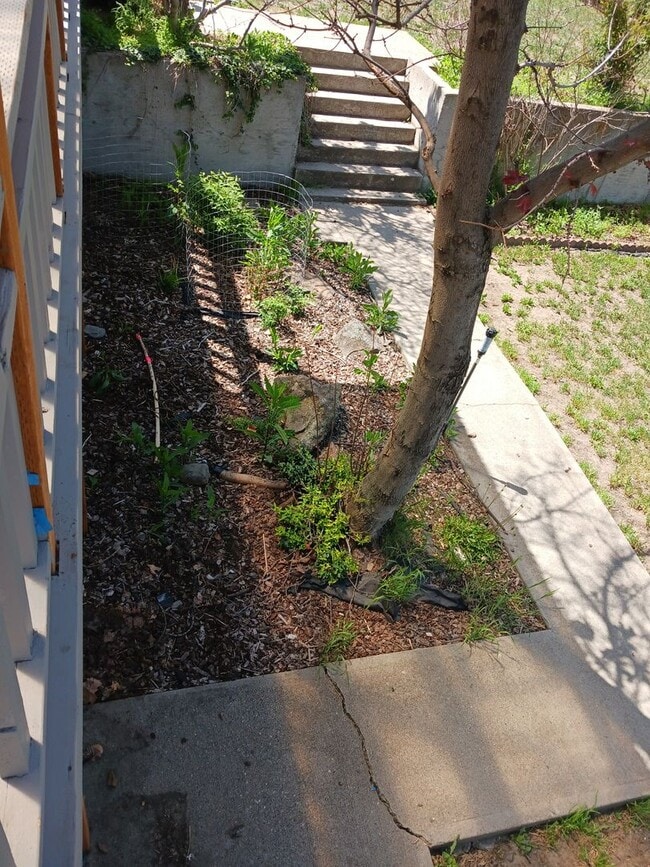 Building Photo - 708 Highland Dr