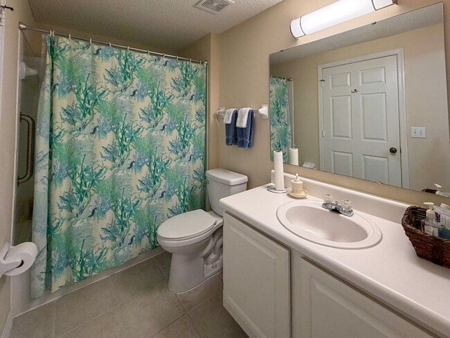 Building Photo - 2/2 Condo in The Links @ Haile Plantation - available end of April! *Approved Application*