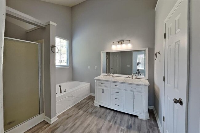 Building Photo - 1675 Huntcrest Park SW