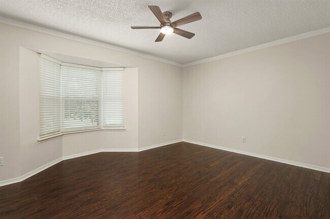 Building Photo - 831 Silverpines Rd
