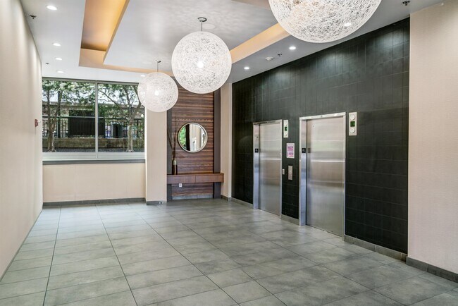 Building Photo - 800 Jackson St